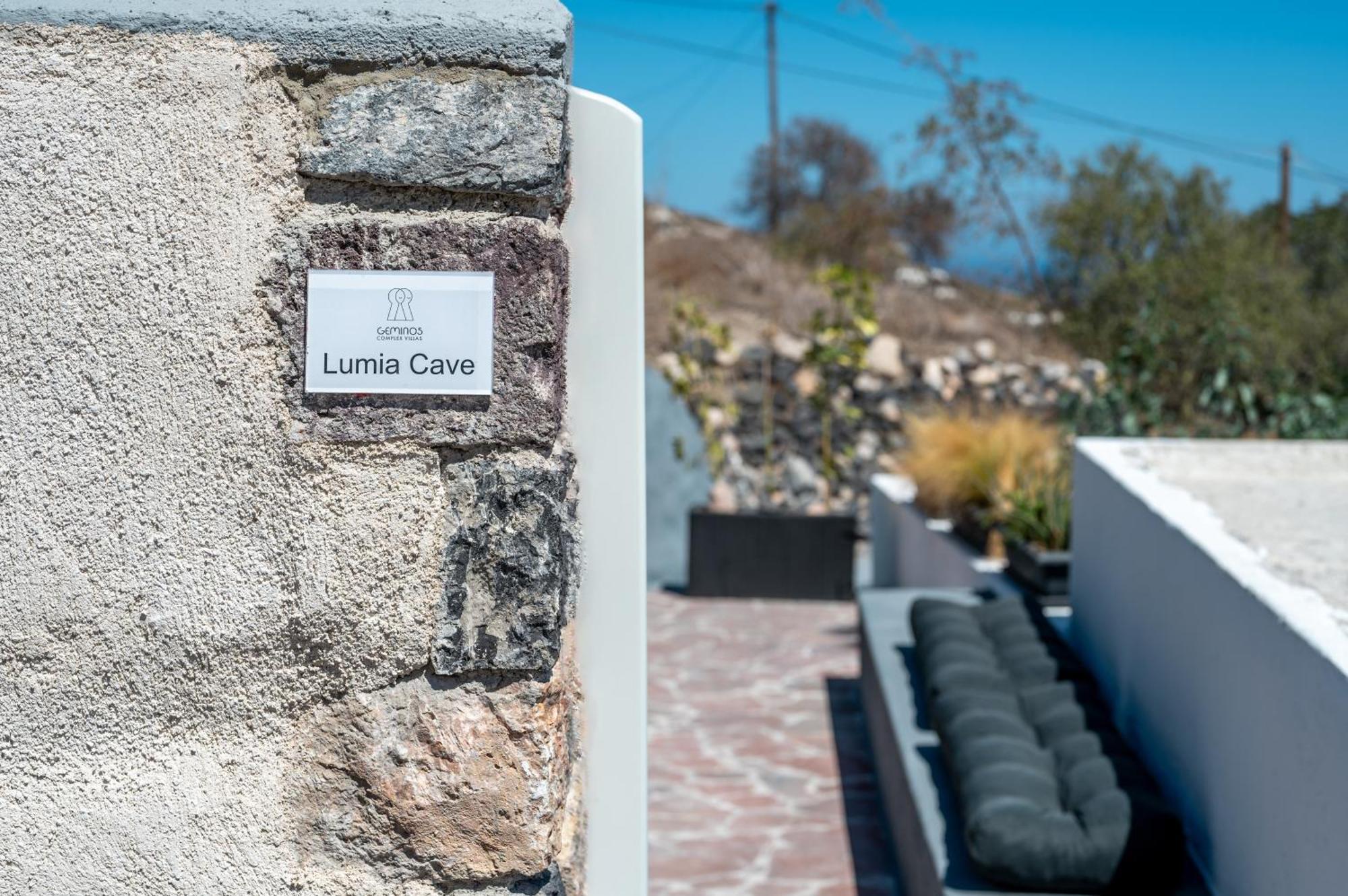 Geminos Complex Villas Kamári エクステリア 写真