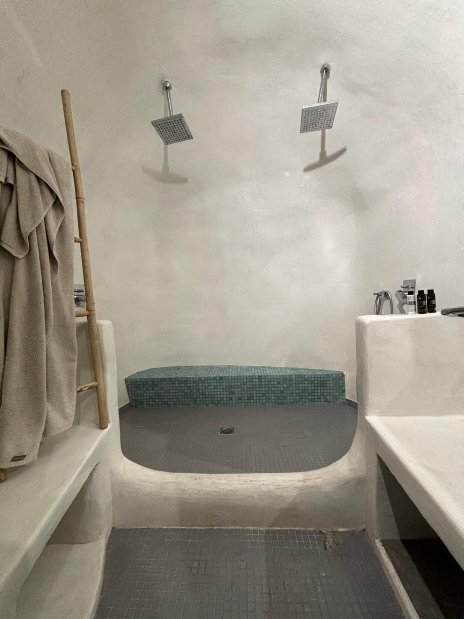 Geminos Complex Villas Kamári エクステリア 写真